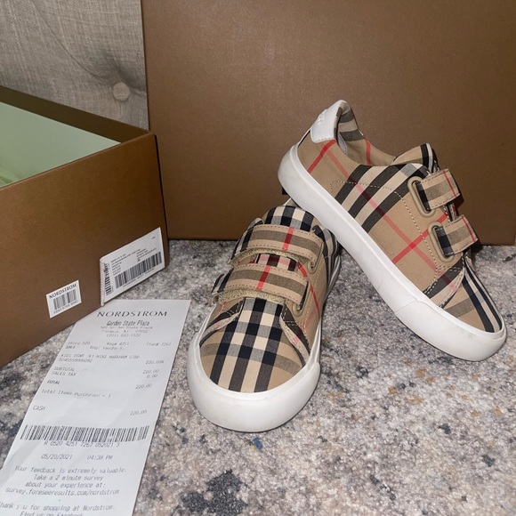 BURBERRY - Picture 2 of 4